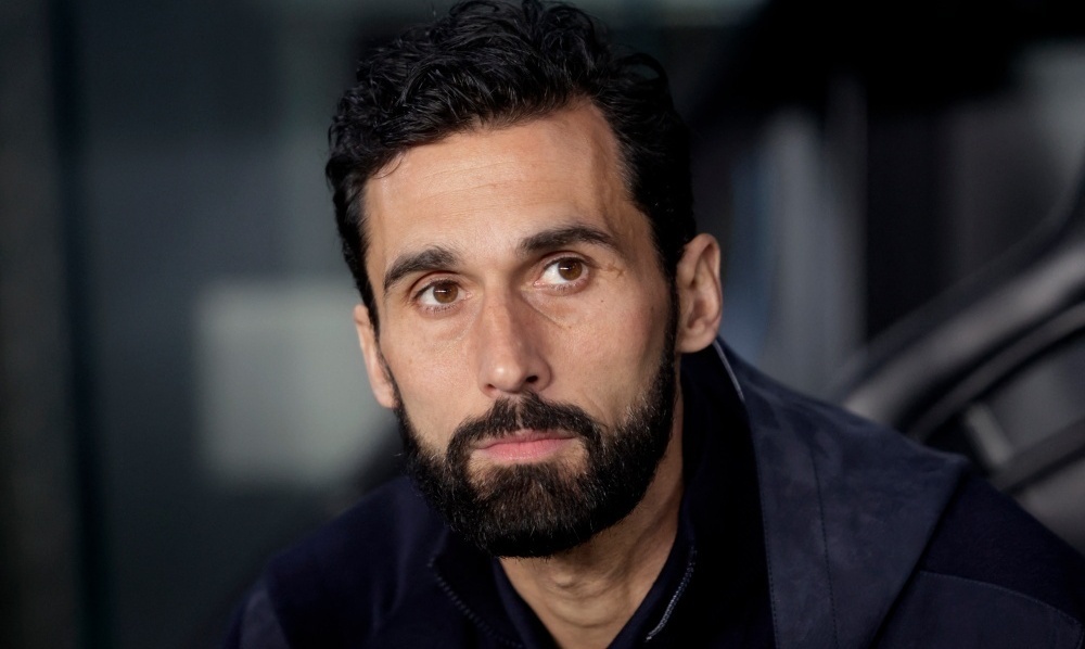 Ghe HLV Real Madrid lung lay hinh anh