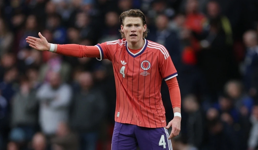 MU lai bi chi trich vu McTominay hinh anh