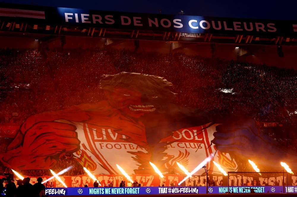 Liverpool 'ngop tho' voi khan dai PSG hinh anh