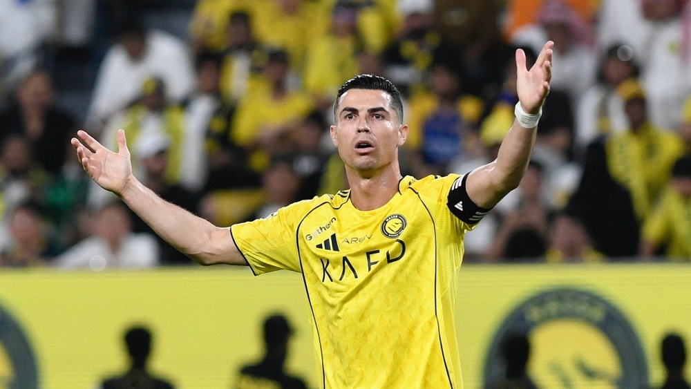 Al Nassr dang huong loi tu trong tai? hinh anh