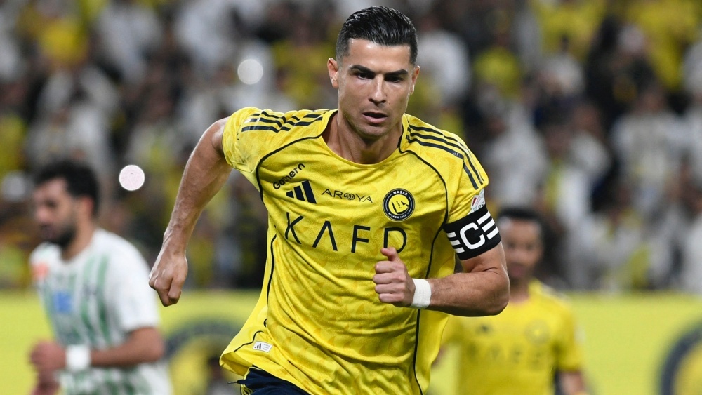 Ronaldo duoc khuyen nen giai nghe hinh anh