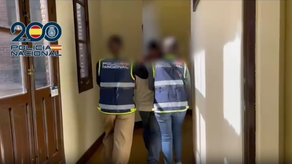 Vu lua chan dong bong da Tay Ban Nha hinh anh