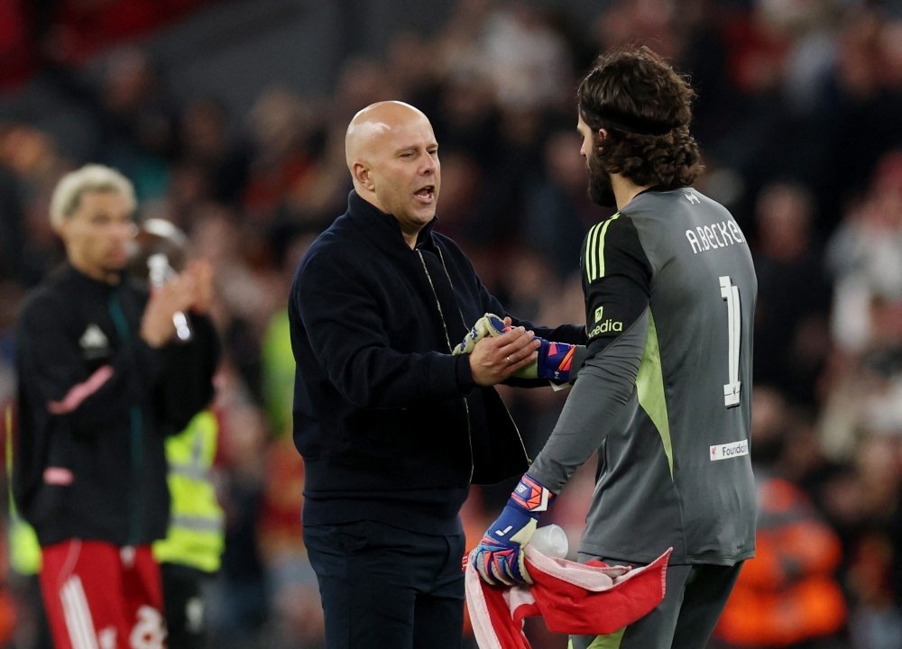 Cuoc chia tay hang loat o Liverpool bat dau hinh anh