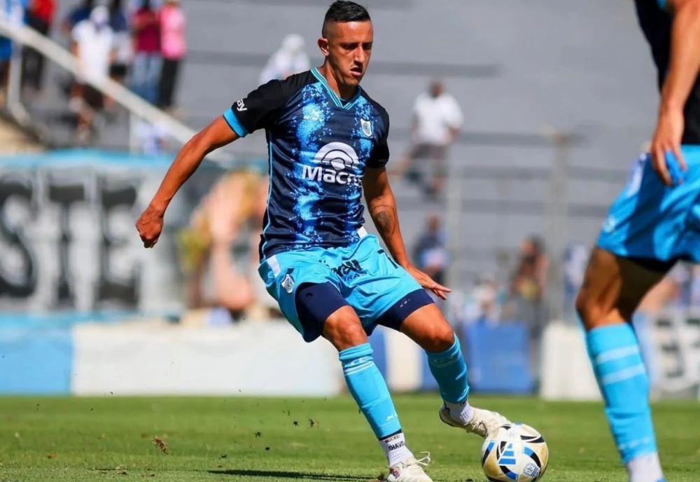 Cau thu Argentina bi bat tren may bay vi doa danh bom hinh anh