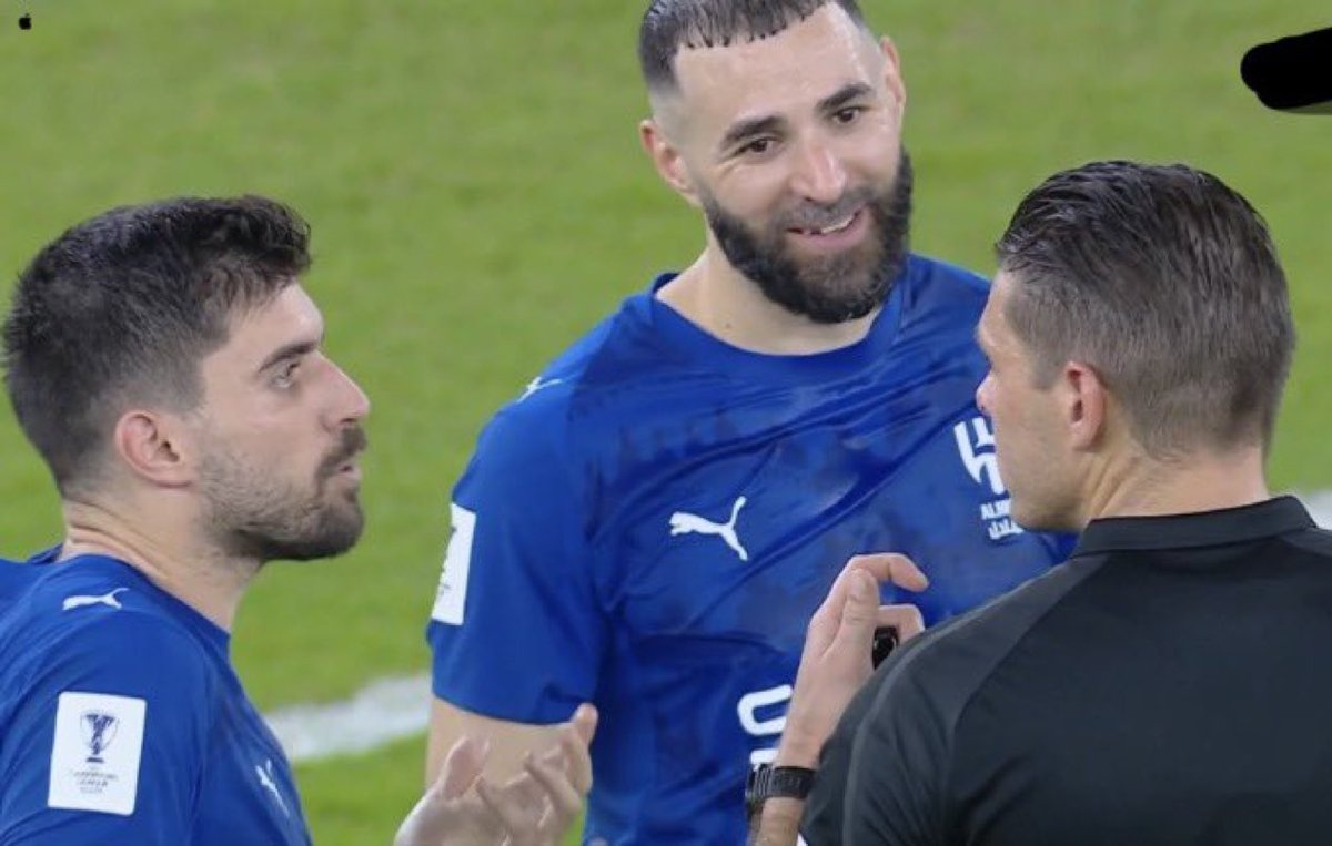 Doi cua Benzema sup do hinh anh