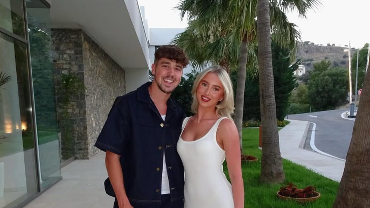 Cau thu Anh sap lam bo, lo chuyen tinh voi con gai HLV hinh anh