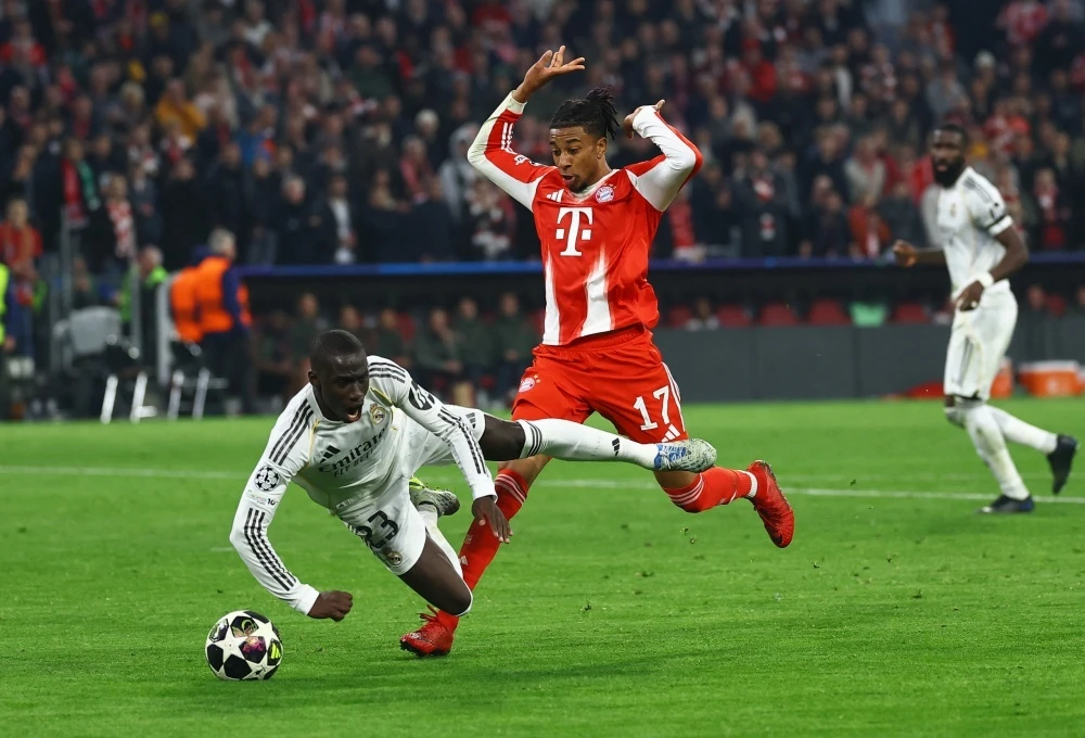 Loat tranh cai bao trum dai chien Bayern - Real hinh anh