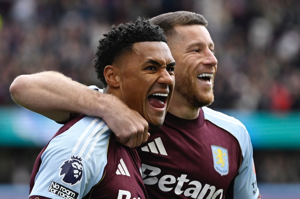 Tham hoa Sancho trong tran cau dien ro cua Aston Villa hinh anh