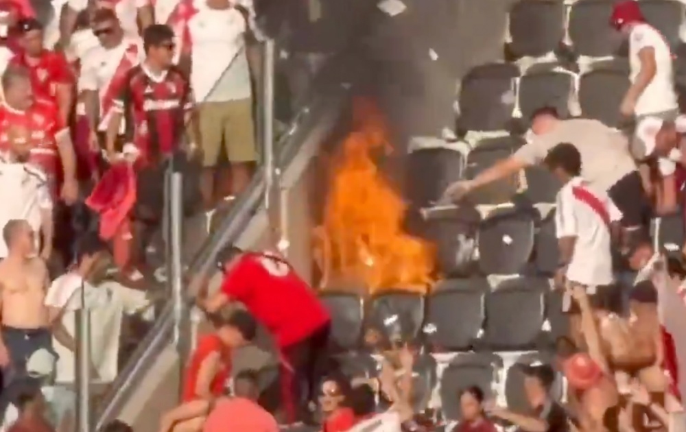 Chay no o tran dau lon nhat Argentina hinh anh