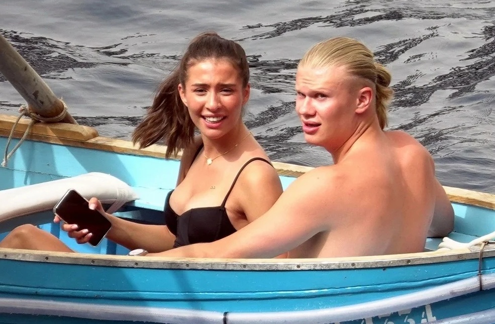 Mat day vet xuoc khien Haaland gap rac roi voi ban gai hinh anh