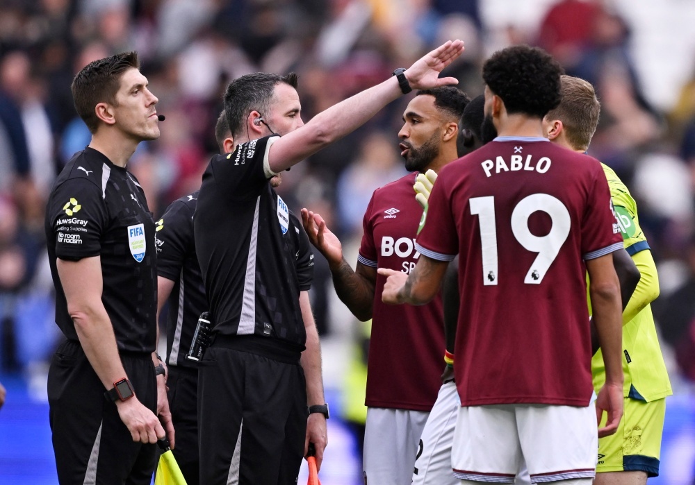 West Ham noi gian vi ban thua truoc Arsenal hinh anh