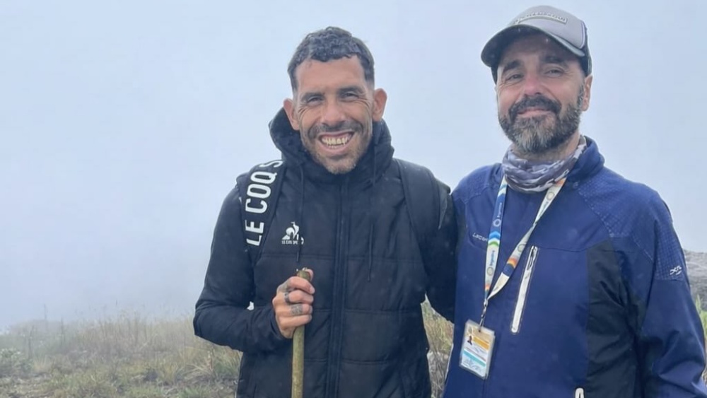 Carlos Tevez gay kinh ngac o tuoi 42 hinh anh