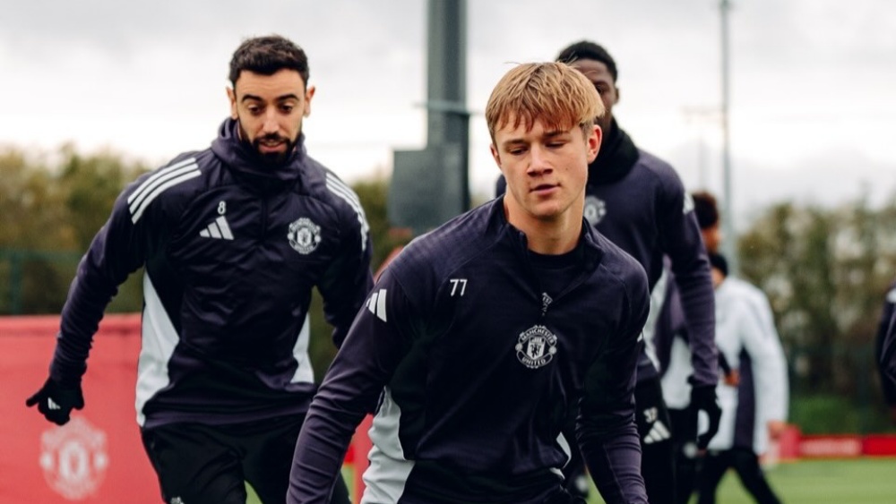 24 gio doi doi cua sao tre MU hinh anh