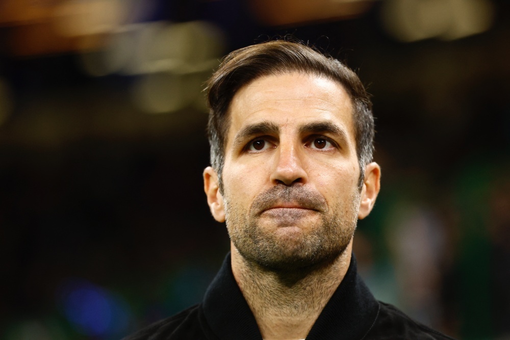 Fabregas co cau tra loi cho Chelsea hinh anh