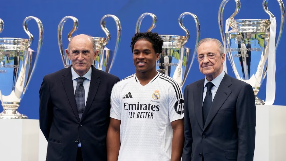 Endrick mat niem vui choi bong o Real hinh anh