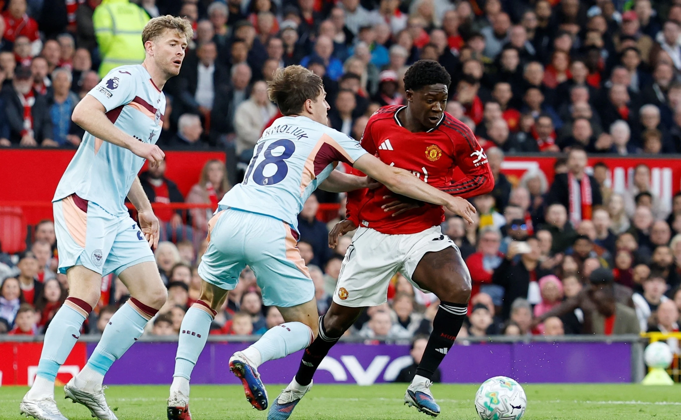 Diallo bo lo khong tuong sau pha solo cua Mainoo hinh anh