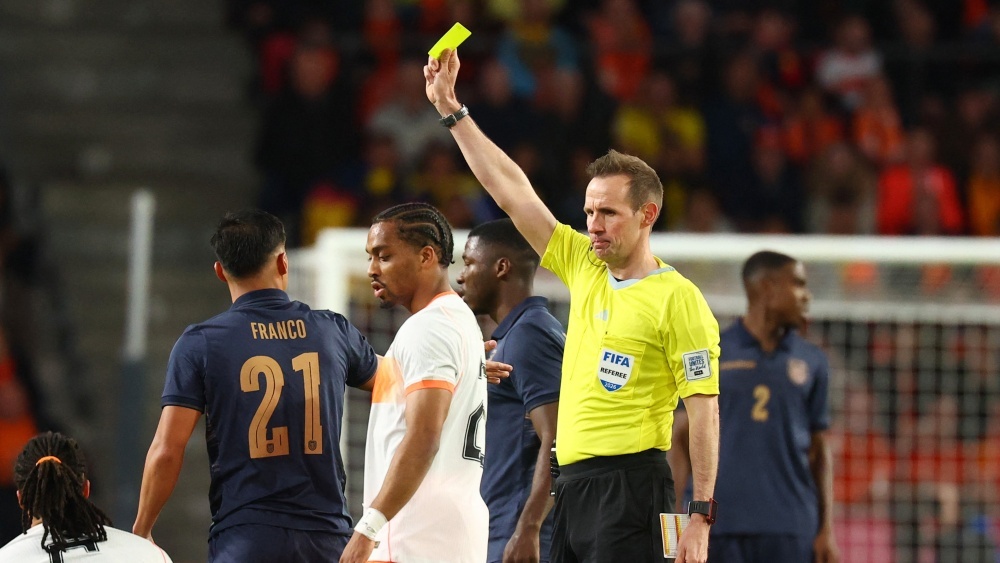 FIFA doi luat the vang o World Cup 2026 hinh anh