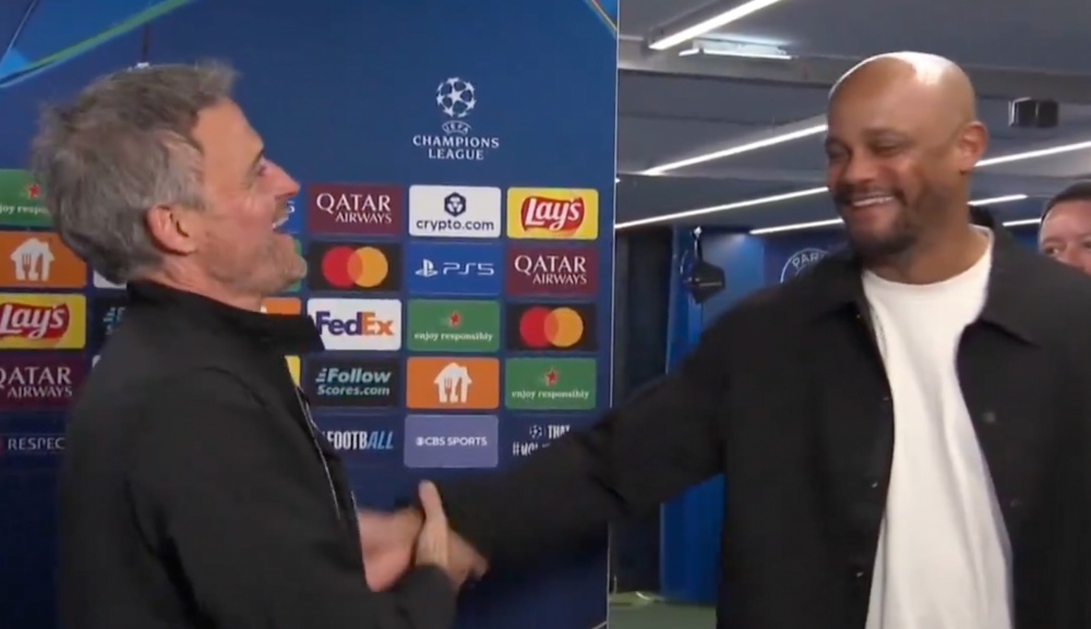 Enrique va Kompany noi gi voi nhau sau tran cau 9 ban? hinh anh