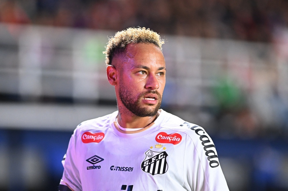 Neymar dang tu hai minh hinh anh