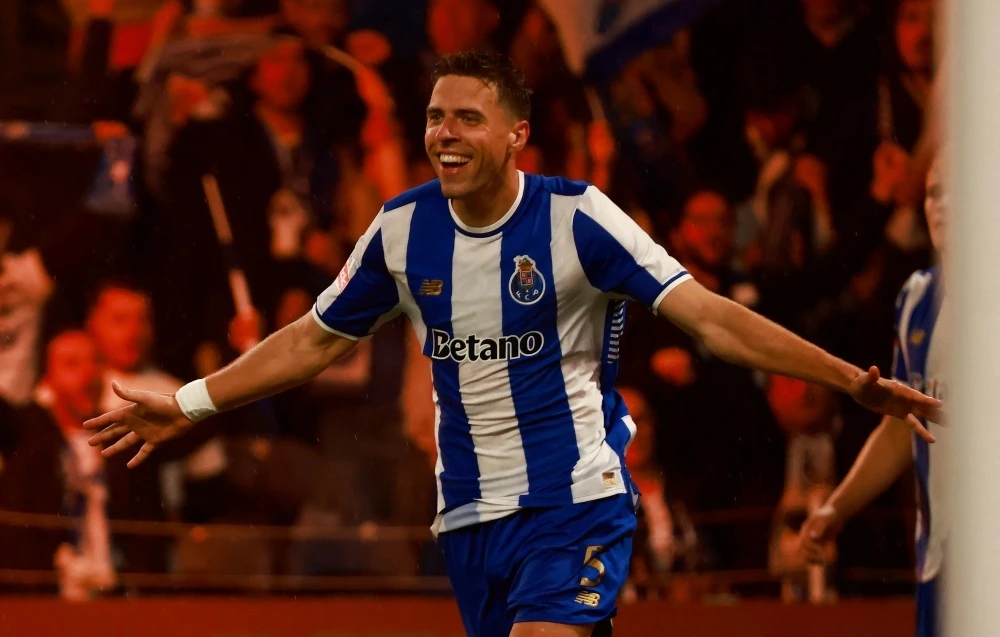 Porto bien ky tich bat bai cua Mourinho thanh vo nghia hinh anh