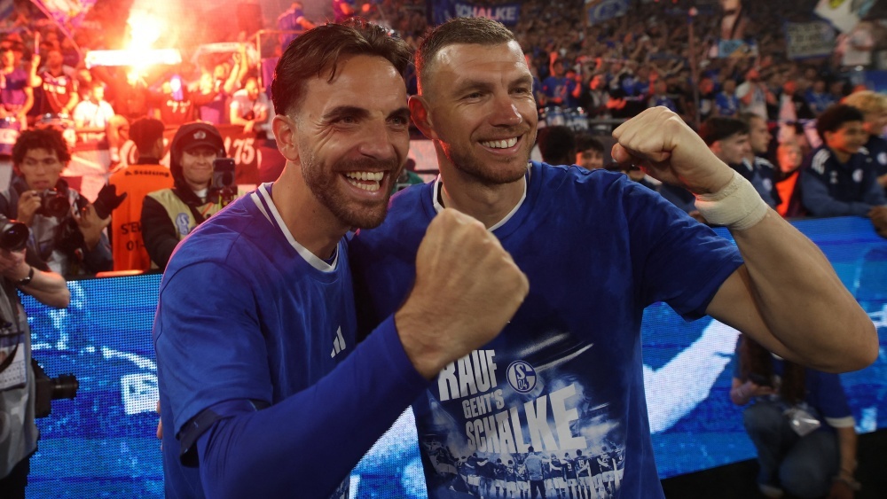Dzeko cung Schalke thang hang o tuoi 40 hinh anh