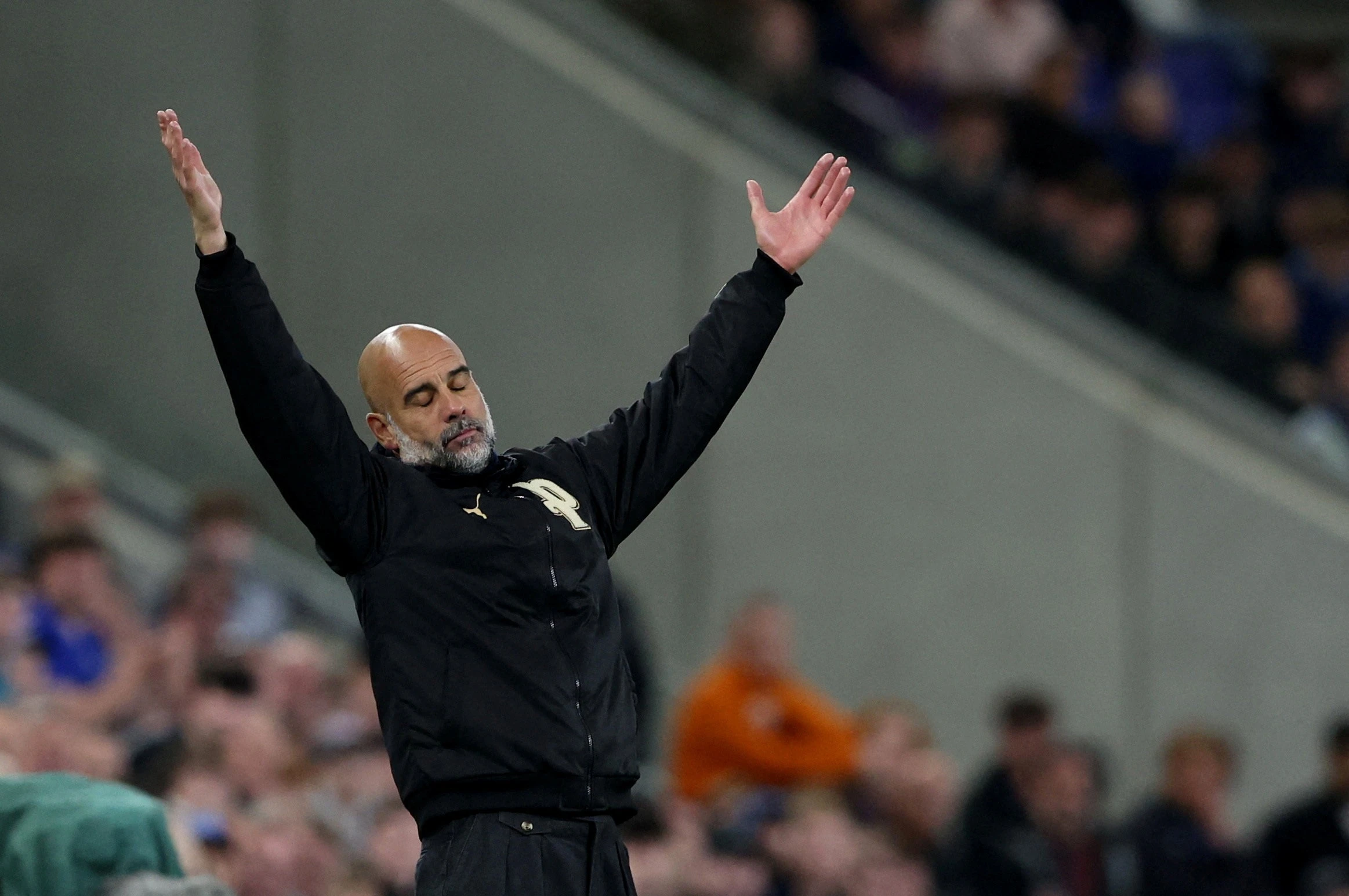 13 phut sup do, Man City tu danh roi ngai vang hinh anh