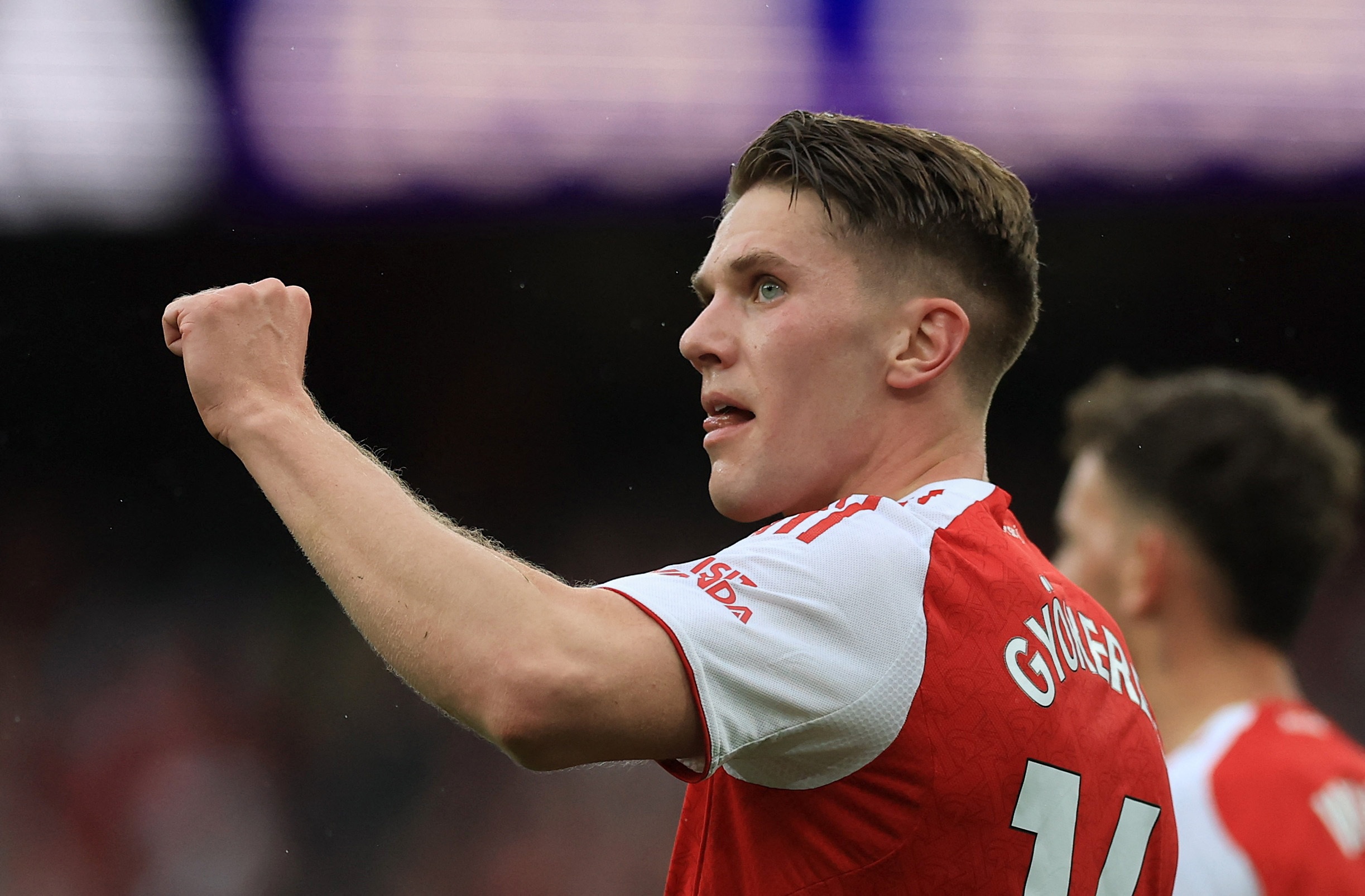 Arsenal co the vo dich nho mot 'so 9' gay tranh cai hinh anh