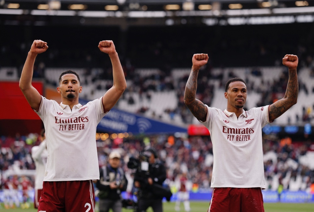 Arsenal khien World Cup ra them luat moi hinh anh