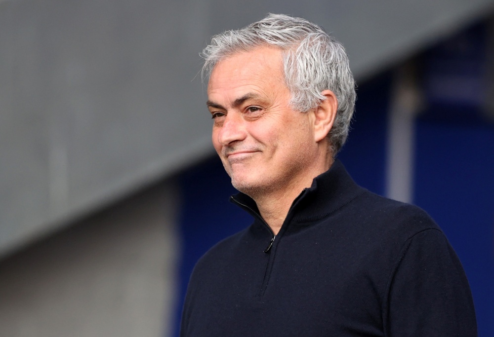 Huyen thoai Real cong khai phan doi Mourinho hinh anh