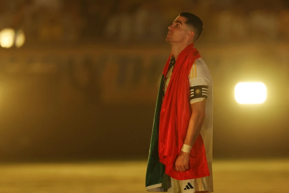Ronaldo van khien ca the gioi phat cuong hinh anh