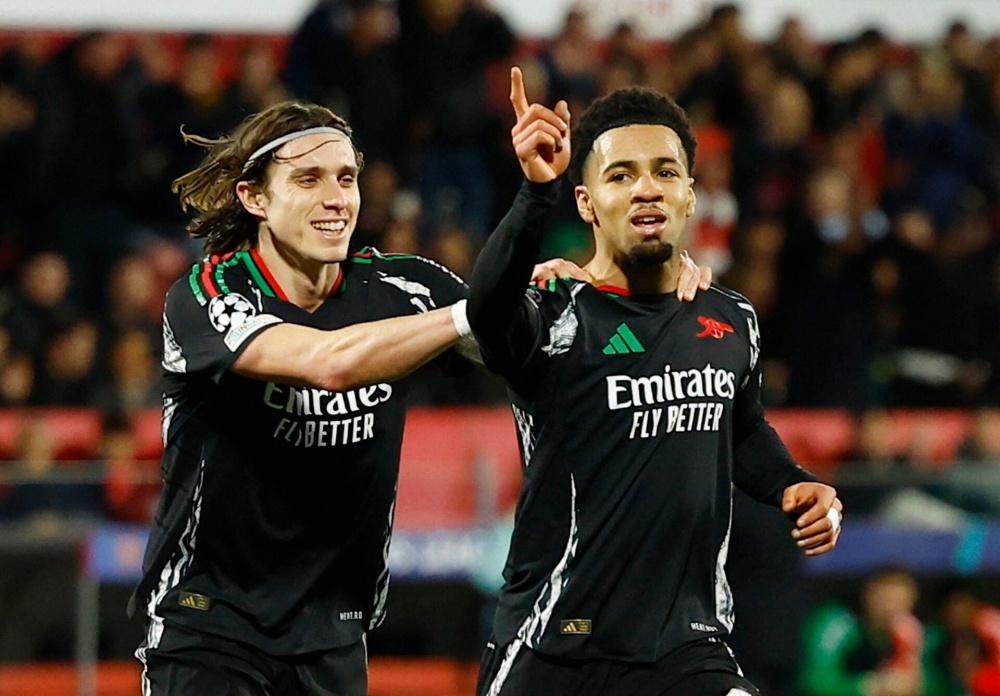 Sao Arsenal sap chia tay sau chuc vo dich hinh anh