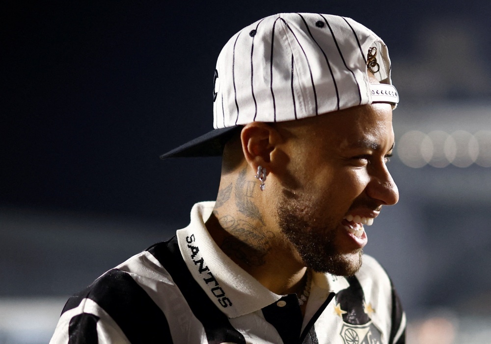 Phan ung gay gat cua Neymar hinh anh