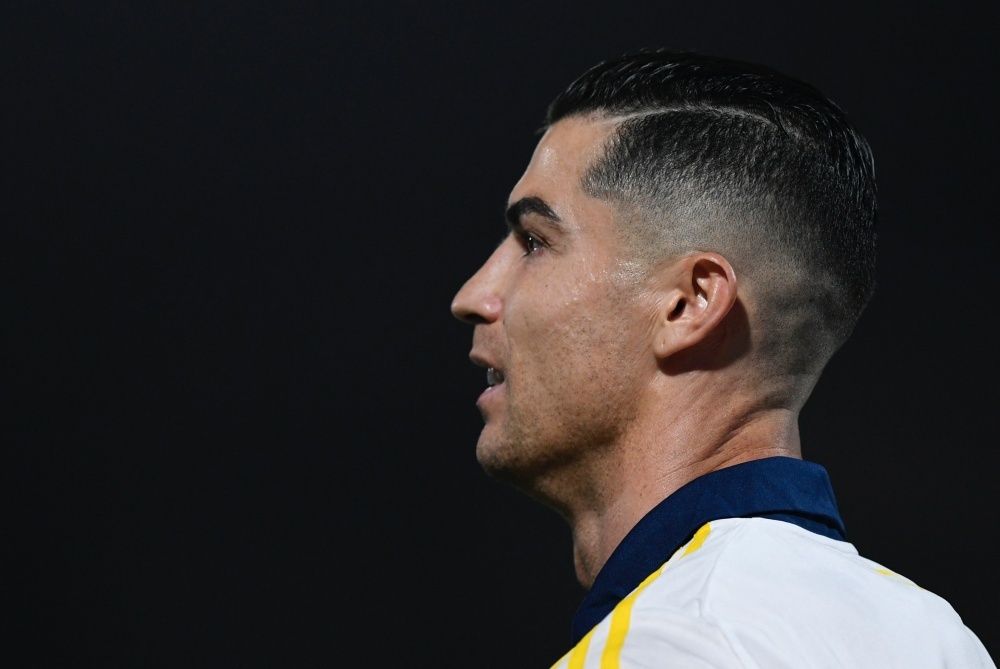Ronaldo dang danh bai tuoi tac nhu the nao? hinh anh
