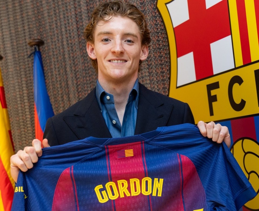 Barca cong bo 'bom tan' Gordon hinh anh