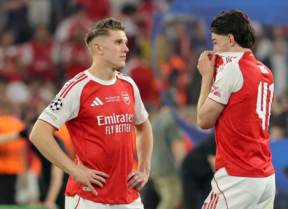 Chelsea mia mai Arsenal sau khi thua PSG hinh anh
