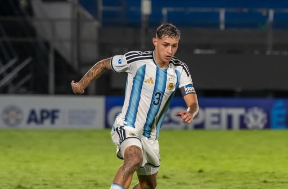 Cau thu vo danh sap di vao lich su tuyen Argentina hinh anh