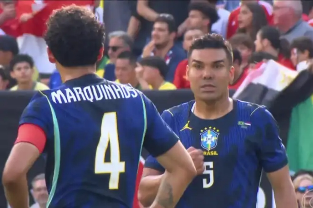 Casemiro noi gi voi Marquinhos sau sai lam chi mang? hinh anh