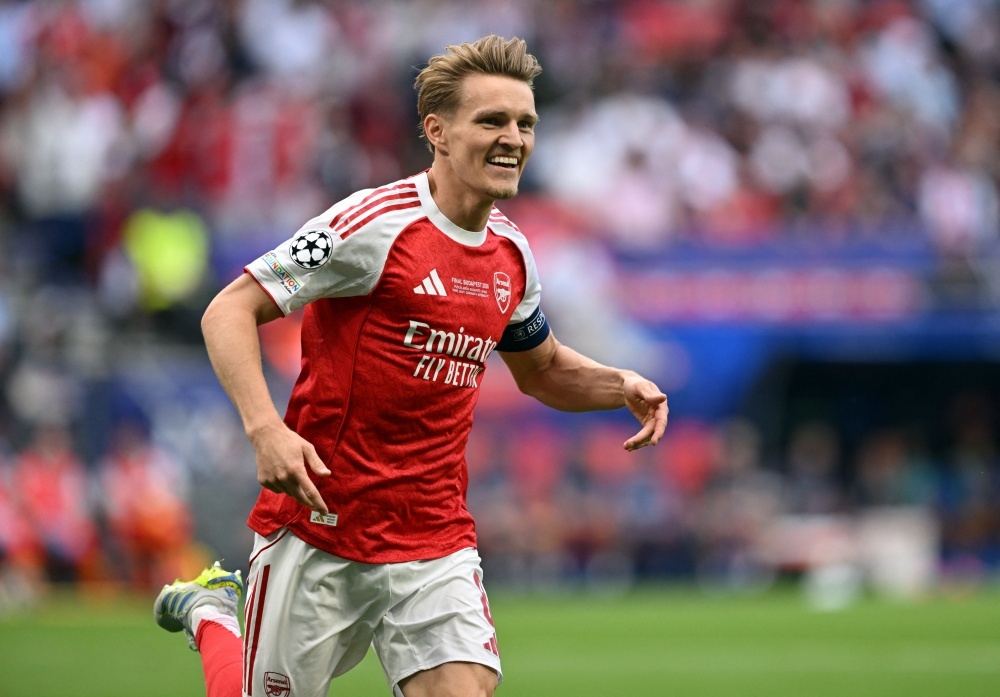 Arsenal se ban cong than? hinh anh