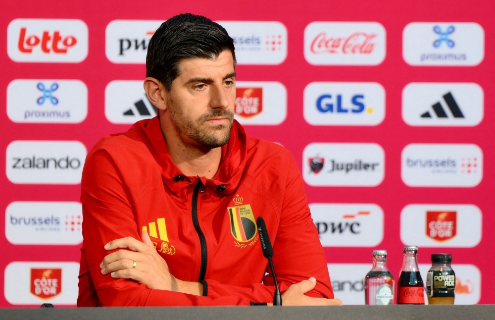 Courtois nho ve mau thuan truoc ngay tai ngo Mourinho hinh anh