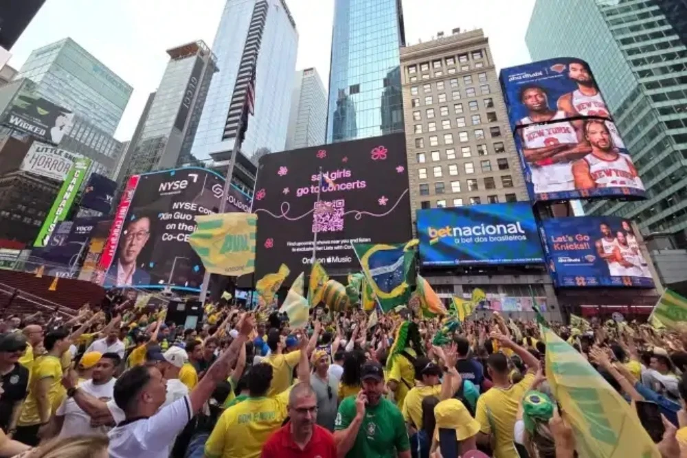CDV Brazil gay phan cam khi nhac toi Messi, Ronaldo hinh anh