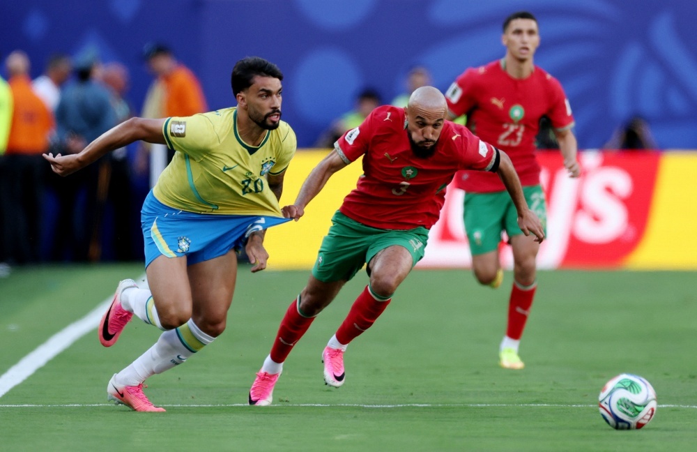 Chien thuat 'di' gay sot o tran Brazil - Morocco hinh anh