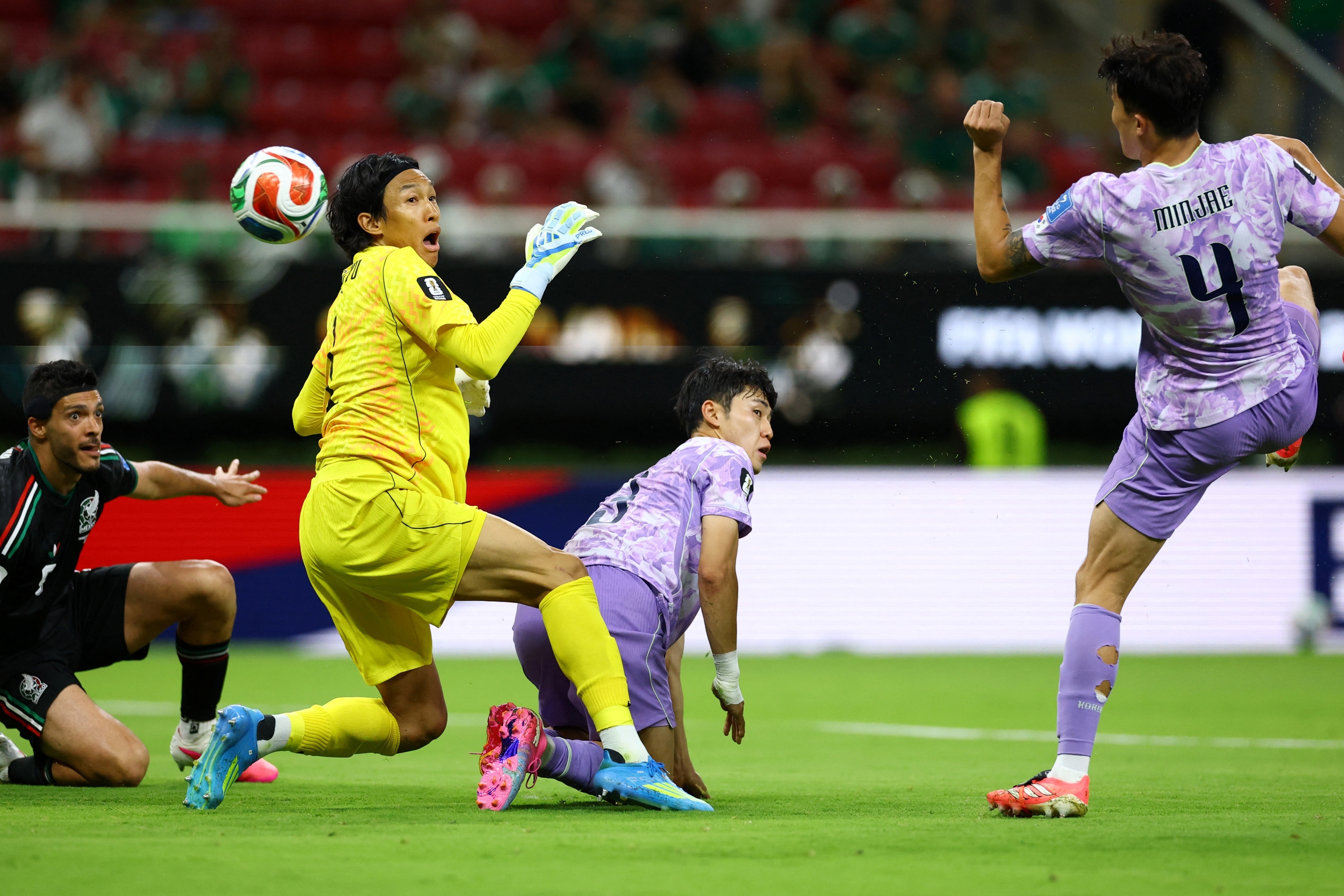 Son Heung-min mo nhat, Han Quoc that thu truoc Mexico hinh anh