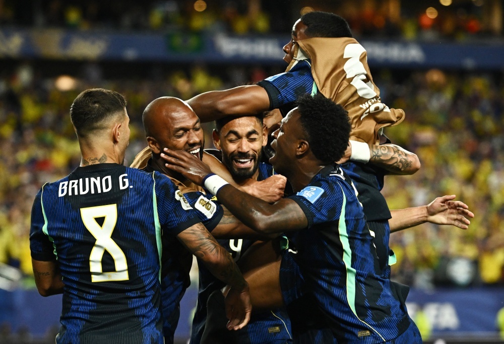 Bao chi the gioi: 'Brazil luot tren lan song cua Cunha' hinh anh