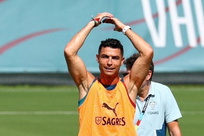 Thong diep cua Ronaldo voi phong vien trong buoi tap moi nhat hinh anh