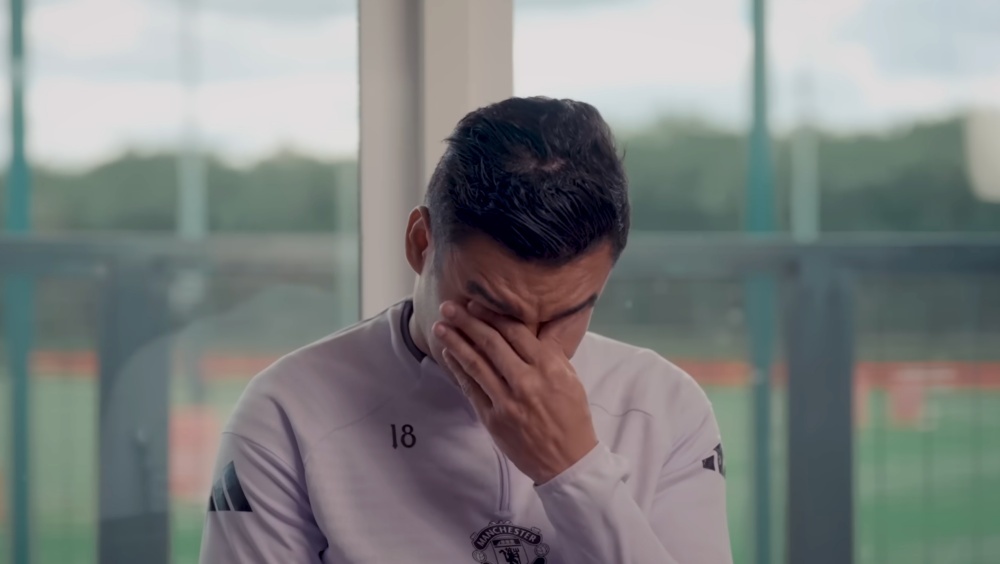 Vo chong Casemiro khoc trong loi chia tay MU hinh anh