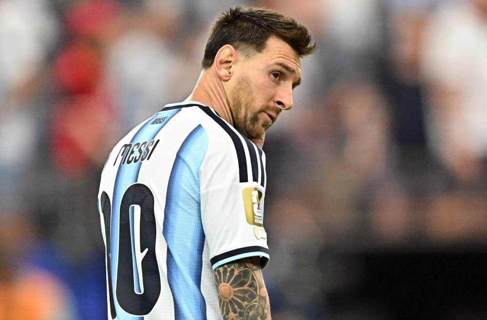 'Duong nhu Messi co tinh sut hong phat den' hinh anh