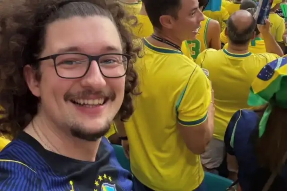 Fan MU noi tieng xuat hien trong mau ao Brazil hinh anh