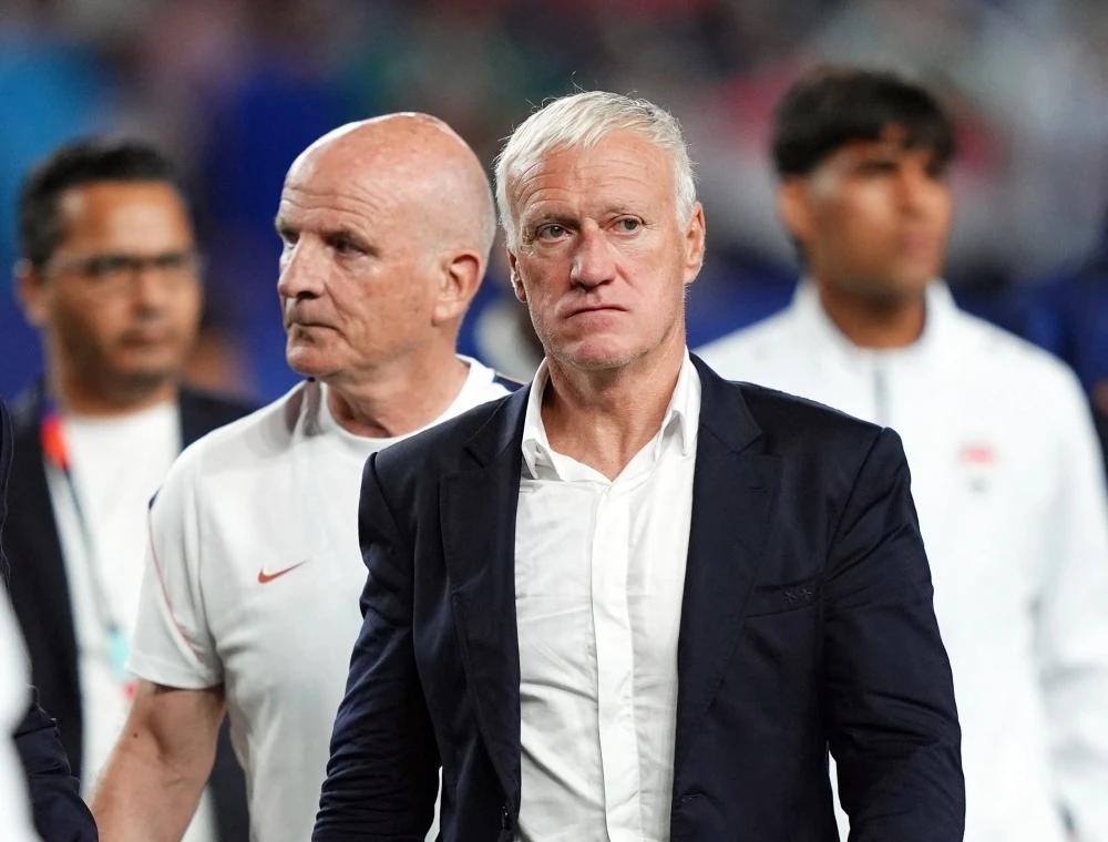 FIFA tu choi to chuc mac niem me HLV Deschamps hinh anh