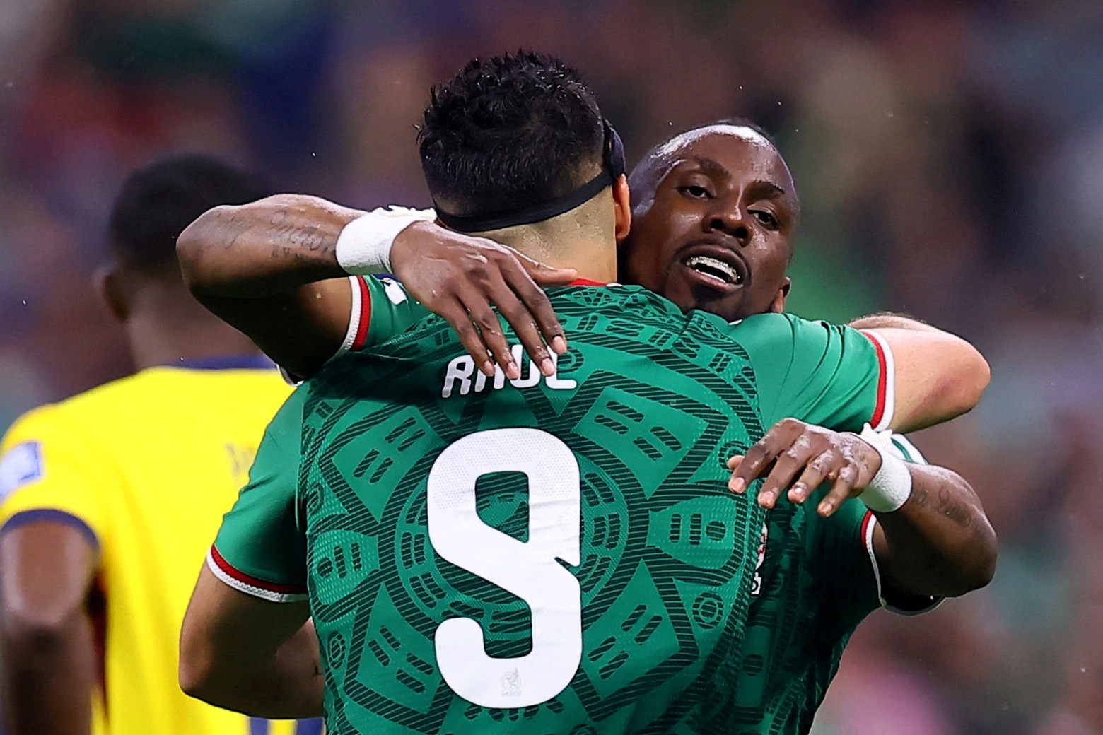Ha guc Ecuador, Mexico pha loi nguyen 40 nam o World Cup hinh anh