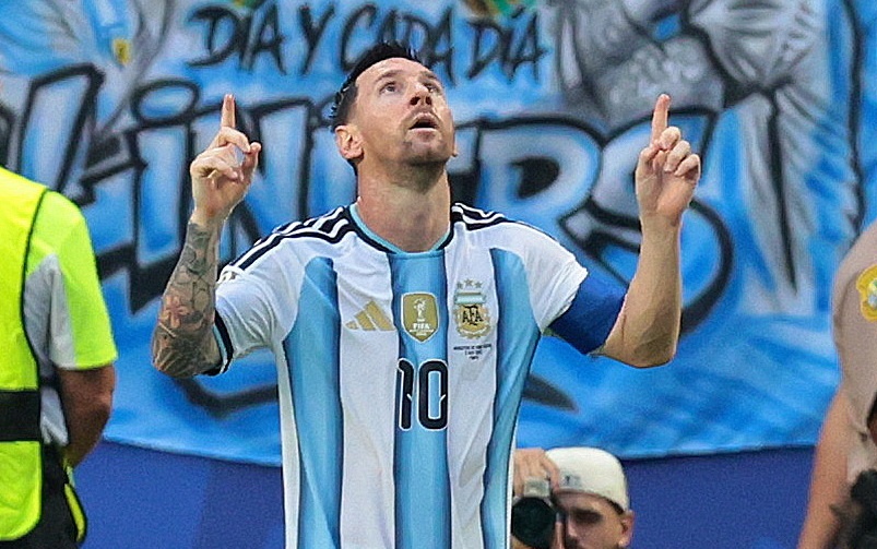 Argentina 1-0 Cape Verde: Messi toa sang hinh anh